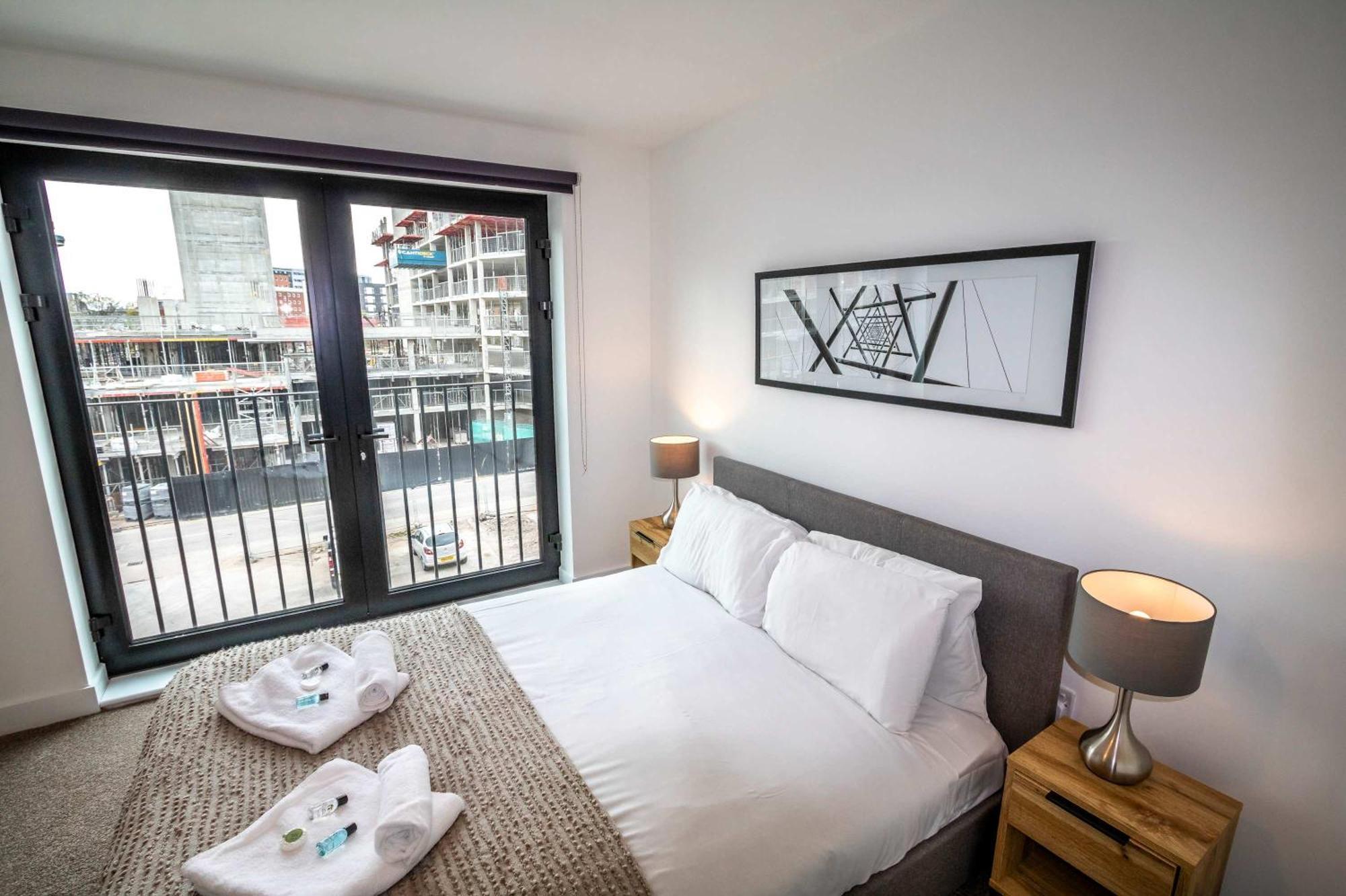 Modern & Bright 1 Bed In *