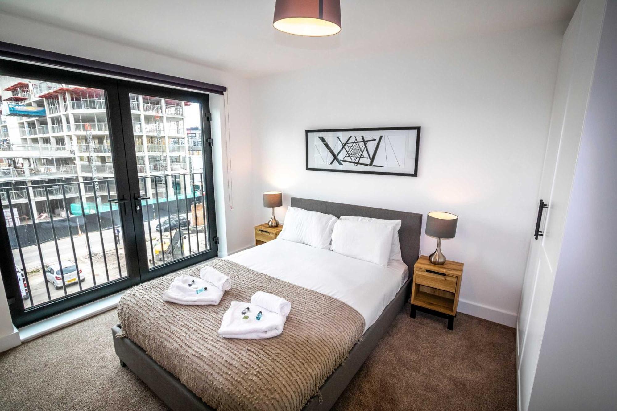Modern & Bright 1 Bed In Apartment